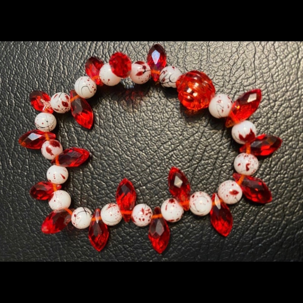 VAMPIRE KISS bracelet!